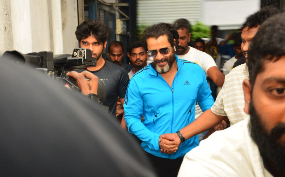 StarNXTofficial's tweet photo. Best wishes to #KadaramKondan team 💐

Getting positive feedback all over the world ✌️

@RajeshMSelva @tridentartsoffl

#ChiyanVikram #KadaramKondanFromToday
#KadaramKondanFdfs https://t.co/NS6l9Y0RxF