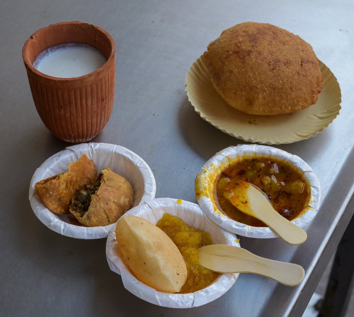 IndianFoodTours's tweet photo. Indian Street Food
https://t.co/mnhdJwkxEb
This  food walk helps you explore the best of culinary delights that Old  Delhi has to offer in a very non-touristy and enjoyable way.
#foodtasting #FoodWalk #Foodtour https://t.co/7JW2Bb5GFn