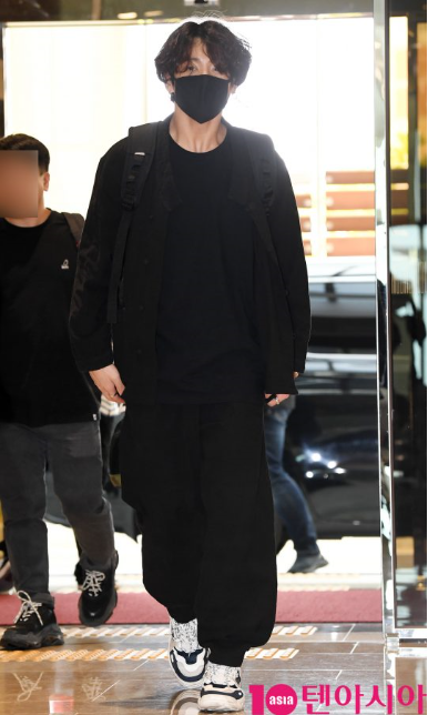 韓国情報 ッキリッキリ Su Twitter Bts 黄金マンネ ジョングク くんが 23 65のv２シリーズ マルチカラーを 着用 日本で東京ドームでのコンサートを無事に終え 来月には映画が公開される忙しいbts 日本語も英語もマスターするメンバーが凄い 韓国