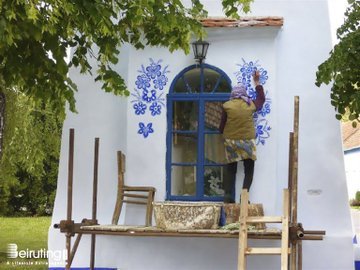womensart1's tweet photo. Agnes Kasparkova, 90-Year-Old Czech former agricultural worker who is turning her small village into an art gallery by hand-painting traditional Moravian motifs on the local houses and building, now in the project's 13th year #womensart https://t.co/imf7YXY2nd