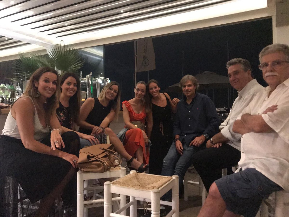 salutdental's tweet photo. Resum del nostre sopar d'estiu 🥂🙌 💙
#sdpteam #afterwork #somriu https://t.co/74QQ9U3NZX