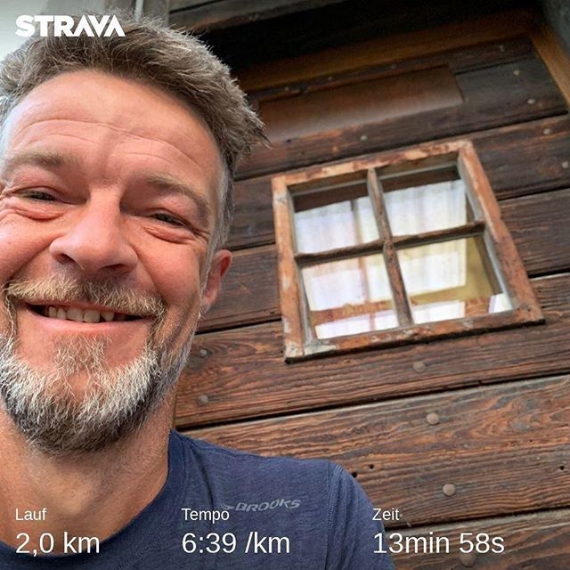 mario_giri's tweet photo. Noch ganz verschlafen kurz die Scheichen geschüttelt um die Nervosität zu verdrängen 😁
#eigerultratrail2019
#Livethewayyourun #runhappy #brooksrunning #superhumanyou #brookrunningde #outrunyourself #brooksrunninschwizz #instarunners #trailrunning #ga… https://t.co/bxSMUa41qQ https://t.co/lPAAdiIepu