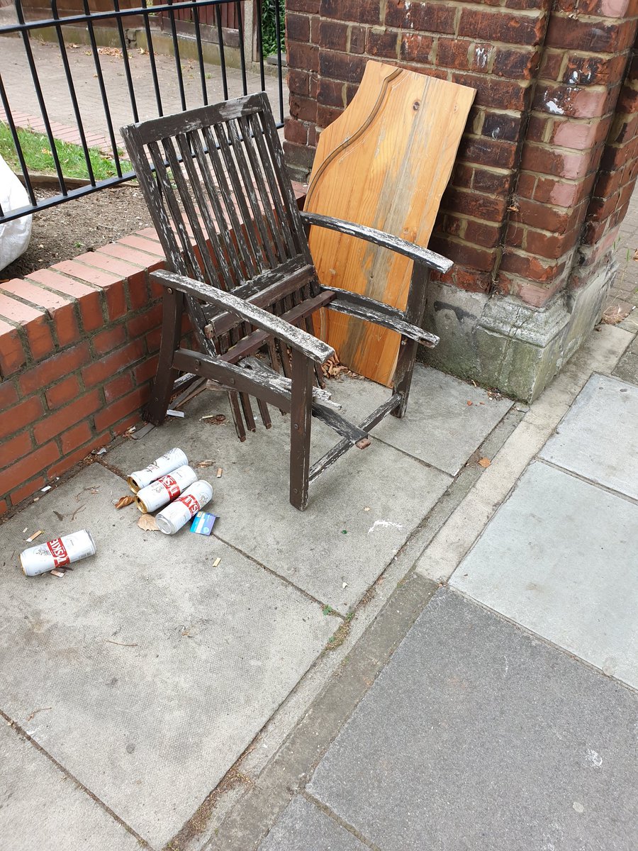 DulwichHammer's tweet photo. Has the Deserter been to East Acton, we wonder? @deserterblog #comfyseating https://t.co/nFz7ziEhg8