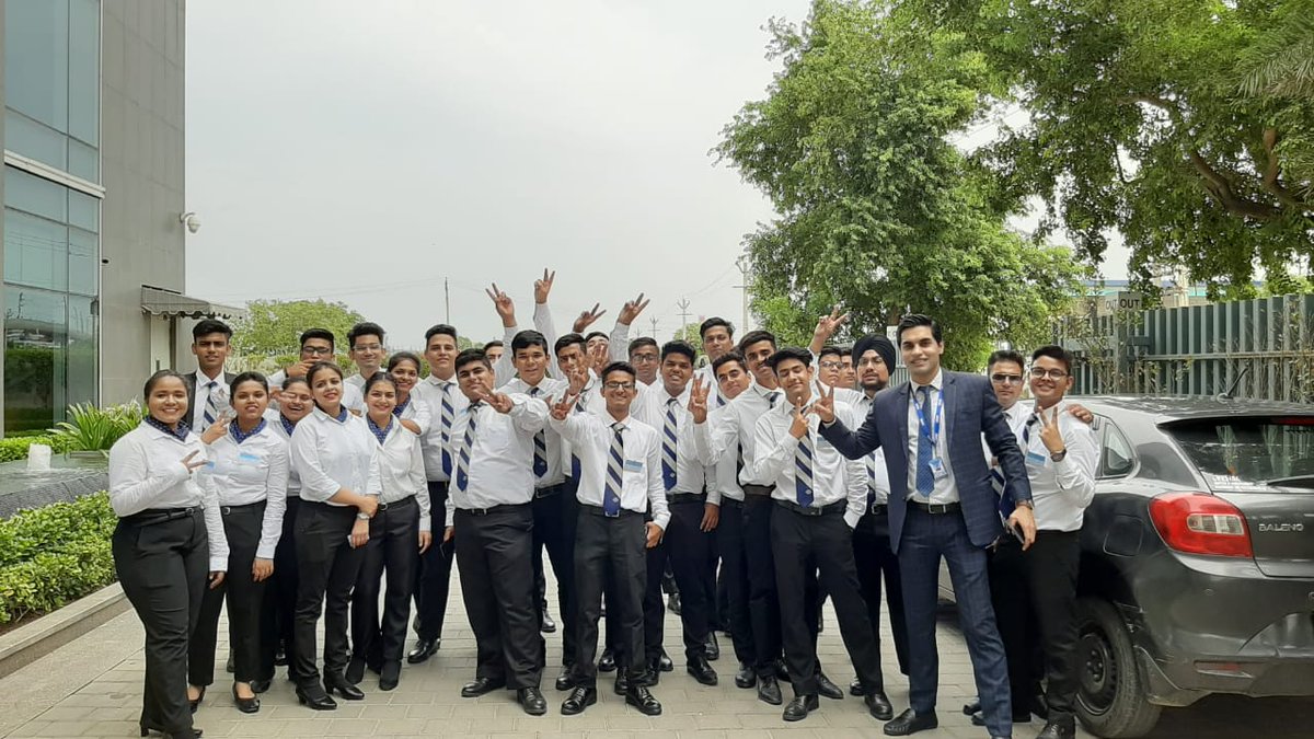 DevikaIihm's tweet photo. #firsthotelvisit
#Highmotivation 
#followingmydreams
#loveforcooking
#Hospitality 
@RadissonBlu
@AADirIIHMDELHI 
@subornobose 
@IIHMHOTELSCHOOL https://t.co/zG6QMDarMj
