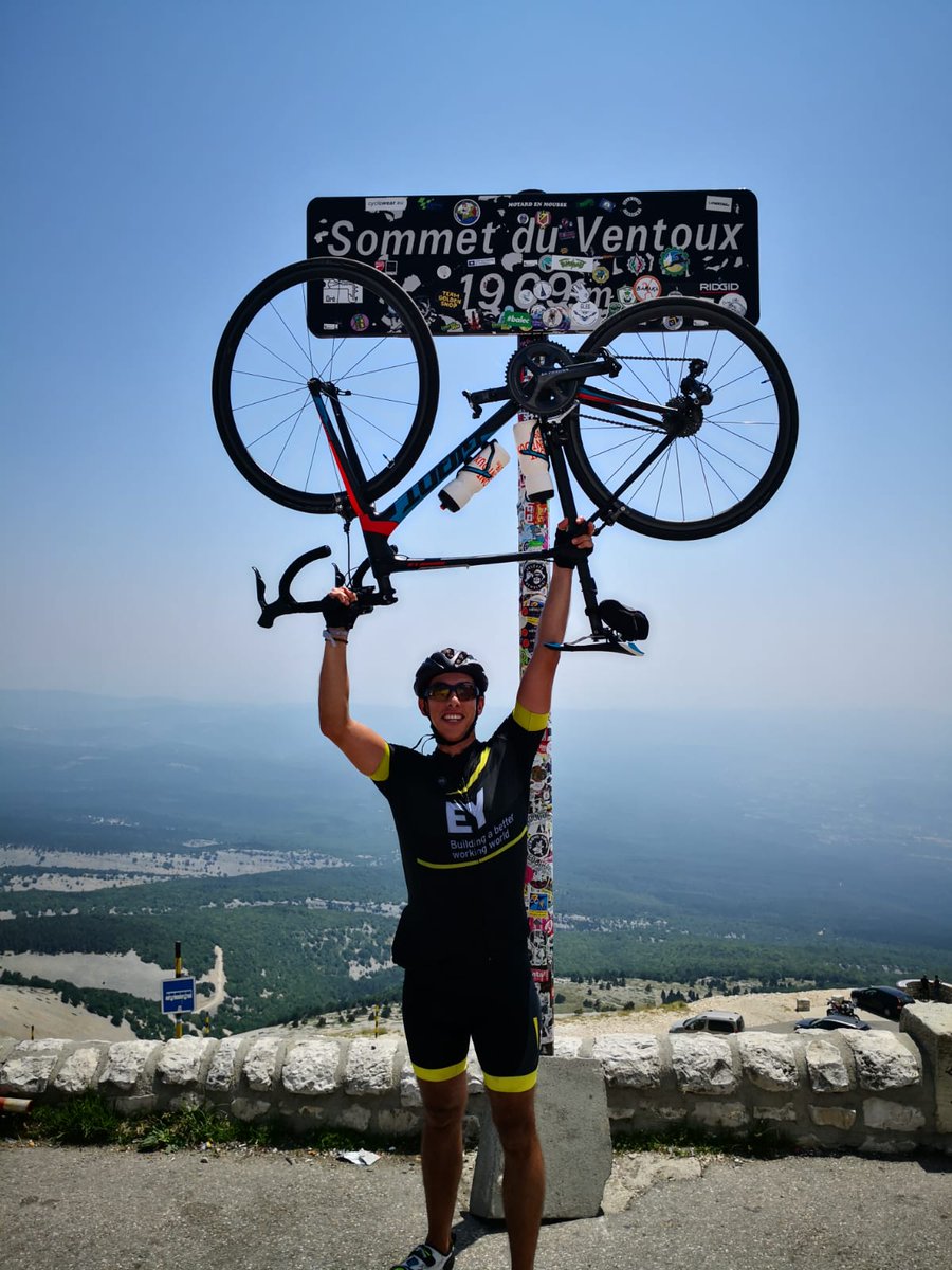 60 collaborateurs du service Transaction Advisory Services ont gravi les 5 et 6 juillet derniers le Mont Ventoux en marchant, en courant ou à Vélo ! Bravo à eux 😲

#TellmEY