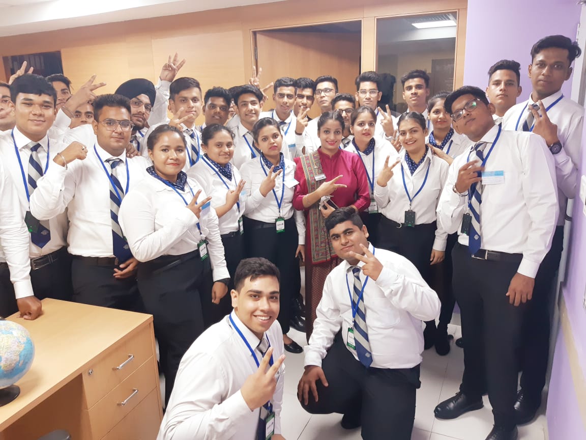 DevikaIihm's tweet photo. #firsthotelvisit
#Highmotivation 
#followingmydreams
#loveforcooking
#Hospitality 
@RadissonBlu
@AADirIIHMDELHI 
@subornobose 
@IIHMHOTELSCHOOL https://t.co/zG6QMDarMj