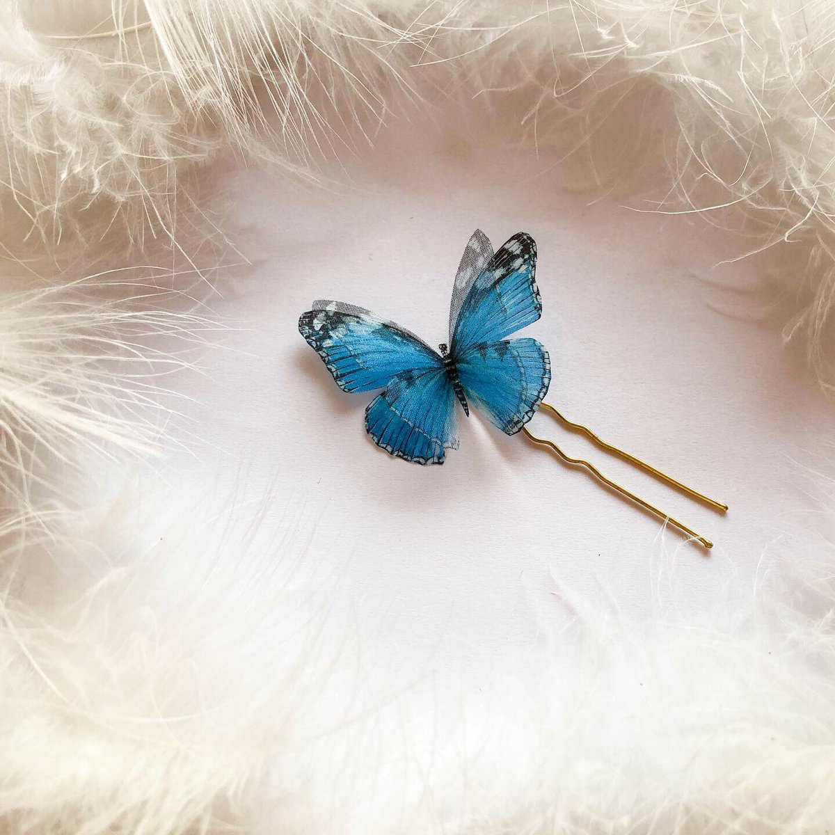 SilkWorkshop's tweet photo. Butterfly Hairpin🦋
Available to order🎁
#silkbutterfly #silkbutterflies #AlinaZadorozhna #АлинаЗадорожная #butterflyhairclip #украшенияизбабочек #шелковыебабочки #украшенияизкрыльевбабочек #butterflywingsjewelry https://t.co/vW9VAdCKYM