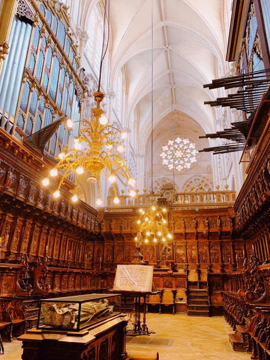 ブルゴス大聖堂 どこを撮っても美しい 漫画家スペイン巡礼 いづみみなみ 異世界女子監獄 7 27発売の漫画