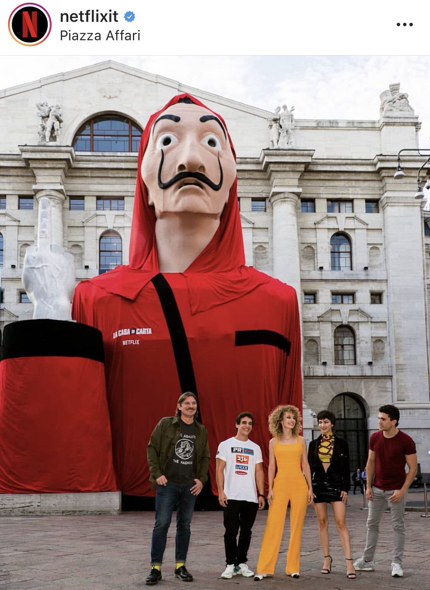 Trash Italiano On Twitter Geniale Lidea Di Mettere Sara