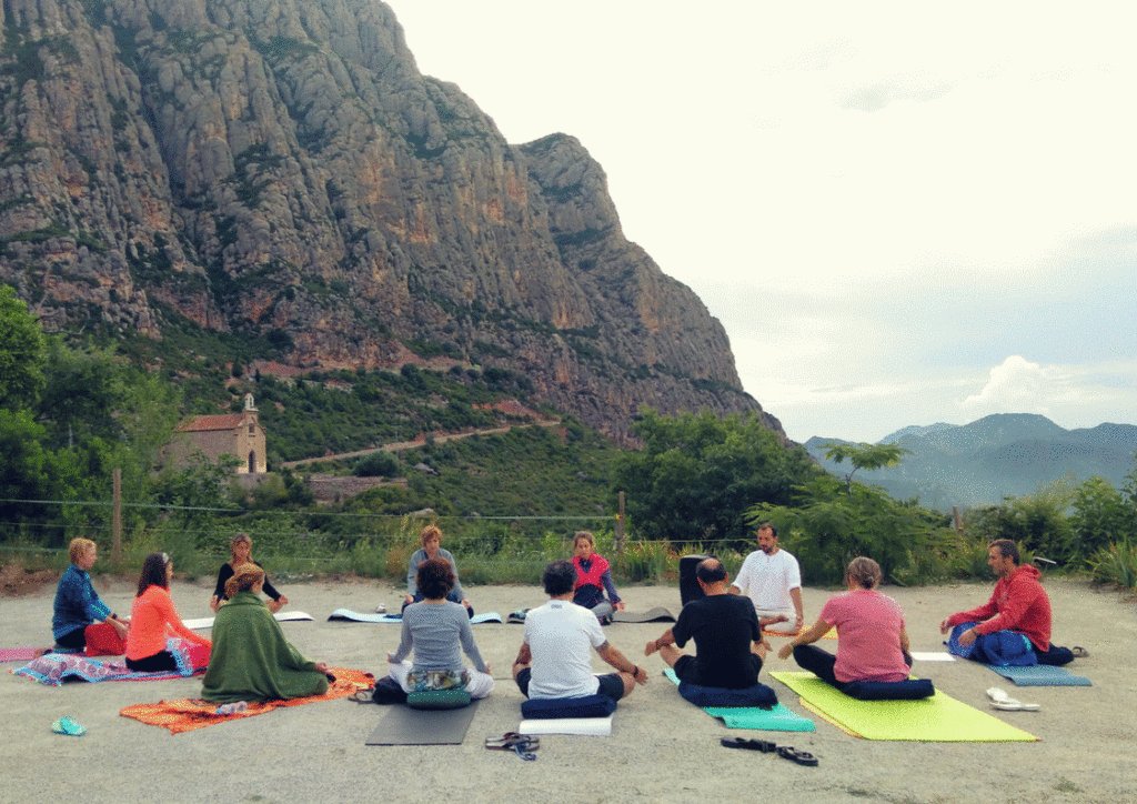 Fes Kundalini Ioga, als exteriors de L’Alzina de Collbató, amb Marc Llopart! A l’Inspira Montserrat! Dissabte, de 8 a 10 hores, a Centre L’Alzina de Collbató (c/ Pau Bertran, 4). Inscriu-t’hi! És gratis! #Collbató #inspiramontserrat <a href="/AlzinaCollbato/">Alzina de Collbató</a> inspiramontserrat.cat/kundalini-ioga/