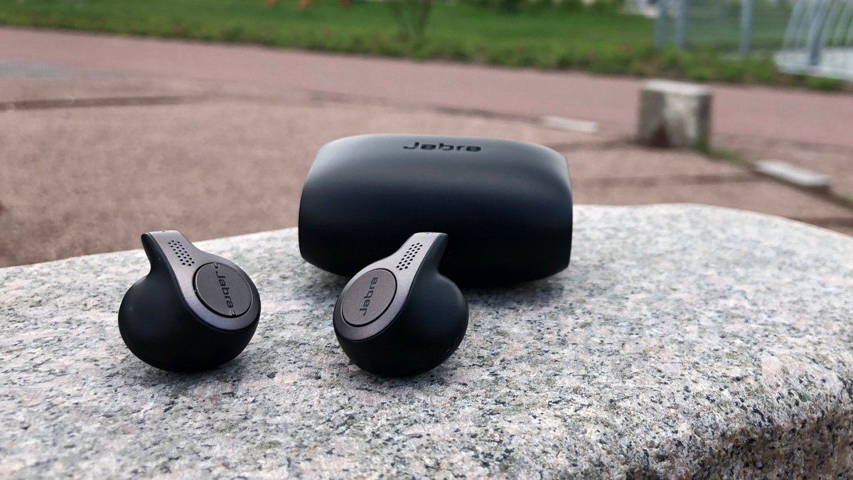 SHOWDOWN! The #JabraElite65t versus much cheaper #wireless #earbuds: how does it stand? scarbir.com/tws/jabra-elit…