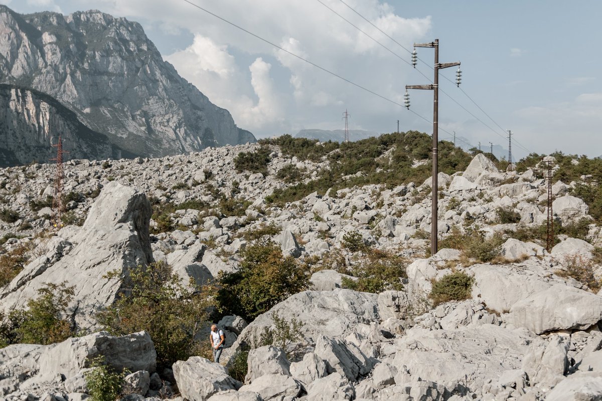 THE BEST OF DOLOMITES STORIES #43
"Le marocche sono il più grande sistema di frana di materiale lapideo d’Europa, chilometri e chilometri di pietre accatastate l’una sull’altra..."
Per rileggere la storia: bit.ly/2YYUvVv
Storia scritta per @GardaTrentino