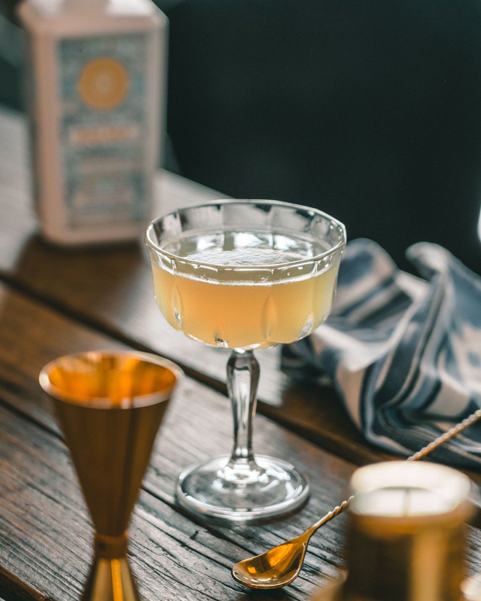 Midday done correctly on #cocktailfriday with a Palma Brunch Martini. 
#gin #organic #mallorca #palmademallorca  #bartender #cocktails #mallorcadistillery #PalmaGinebra #PalmaGin #GinPalma   #mallorcangin #Ginebra #gintonic #summerdays #cocktail #bartender #summervibes