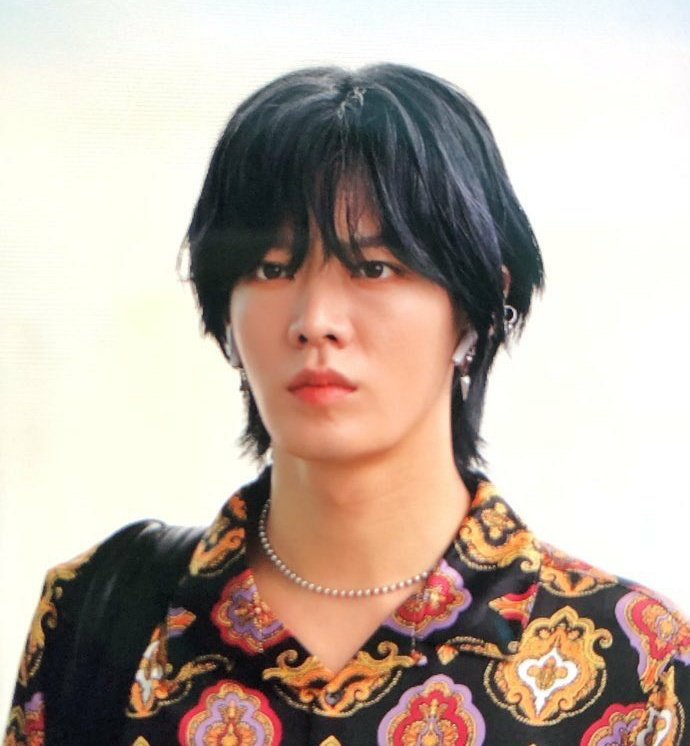 oh sh*it, nakamoto yuta has black haired with mulletpic.twitter.com/ANs2ML7...