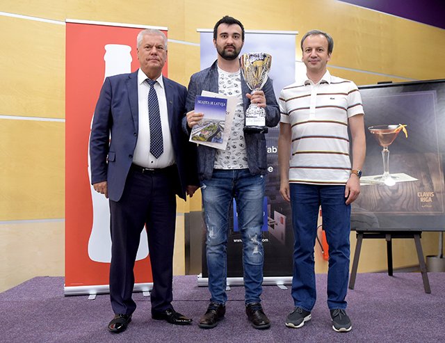 FIDE_chess's tweet photo. "It was one of the strongest tournaments in the Baltic states in recent years. It is highly important for #chess players to rehydrate, and the sponsors took care of this, providing mineral water and @CocaCola," said #TalMemorial blitz winner Kovalenko.
https://t.co/RV04L0VP9L https://t.co/iUeR9ZYdyv