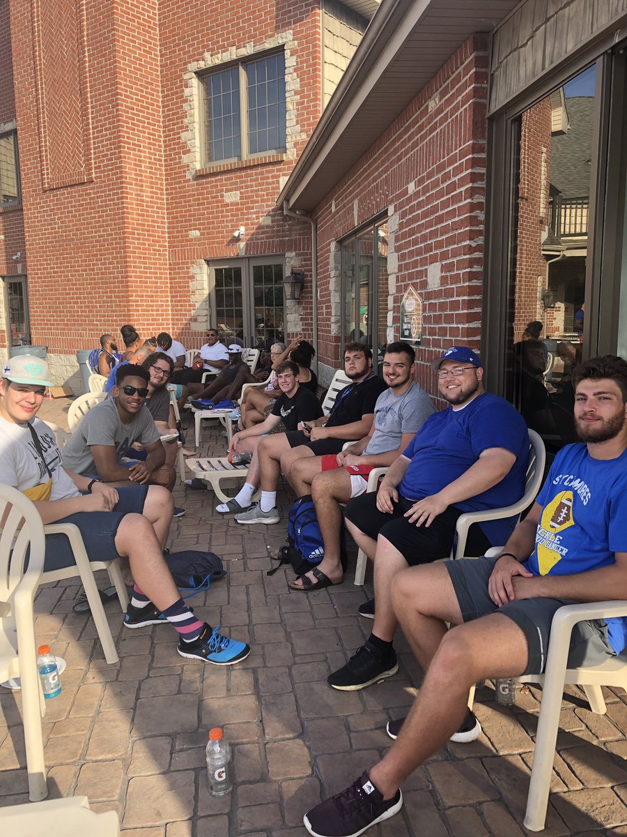 AUCoachWilson's tweet photo. Great time with the family! Can’t wait to get rolling with this group! #DARKSIDE #LeaveNoDoubt https://t.co/TzSY1d633O