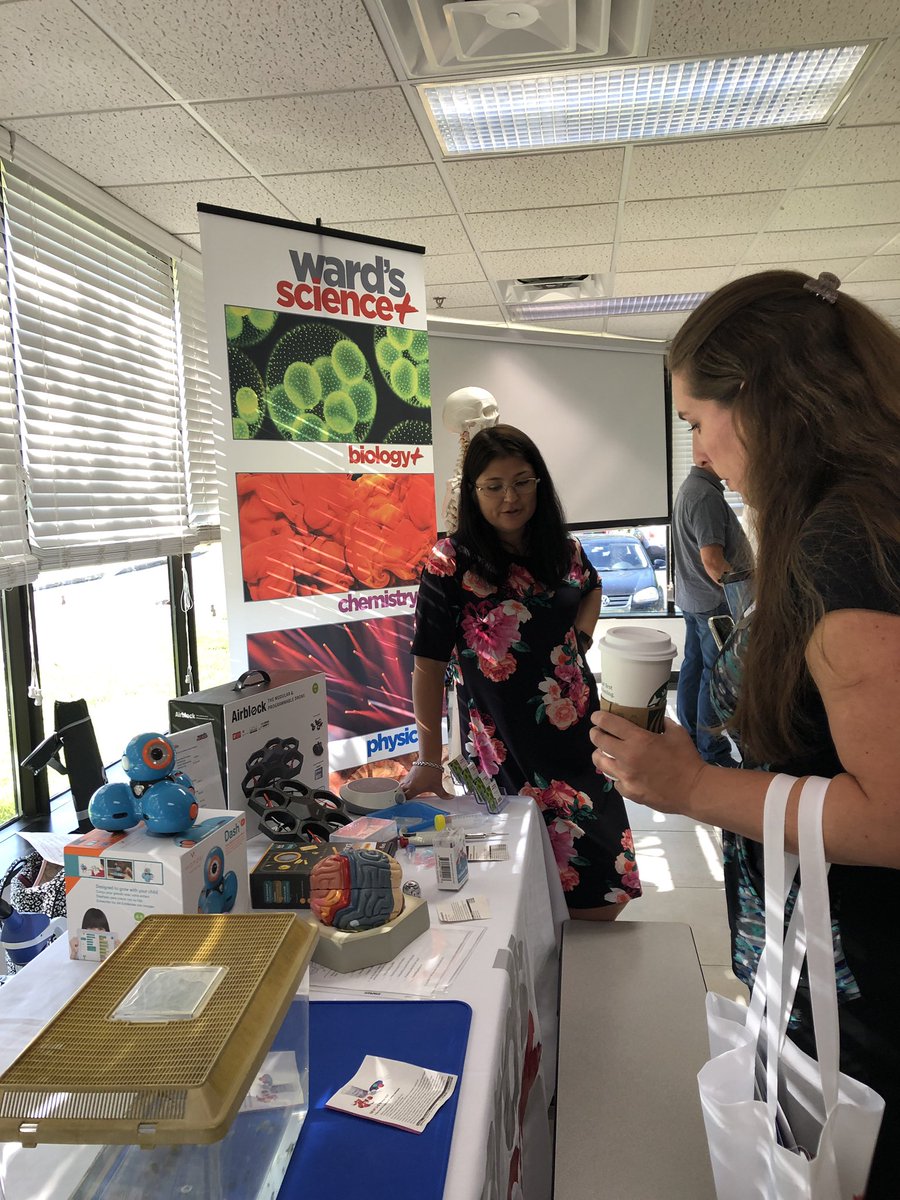 fast_science's tweet photo. The vendor roundtable is going strong. Sessions will start at 10 AM. Check the board for any updates on sessions. #STEM40 https://t.co/p2zg2XIOWM