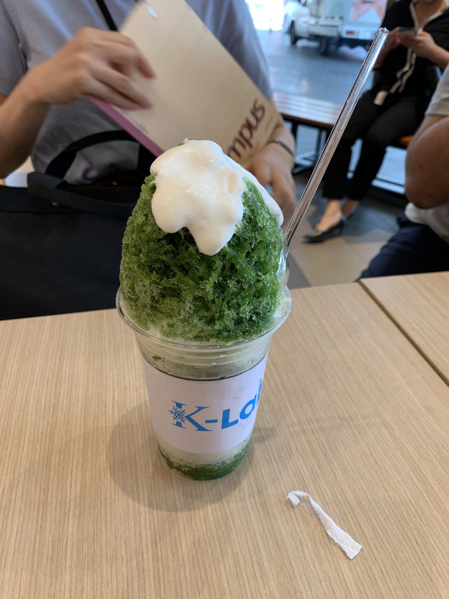 TAKASO_SALES's tweet photo. #TAKASO #かき氷情報
#タイ #バンコク で #日本式かき氷 が食べられる数少ないお店が #トンロー の #DONDONDONKI 1F #Klabo 様
日本の氷と #生シロップ、そして当社からお出しした日本の機械 #スワン です。抹茶は西尾。甘さ控えめのコーヒーもおススメの90B♫
#高橋総本店 #かっぱ橋 #合羽橋 https://t.co/DKdRnoAcJb