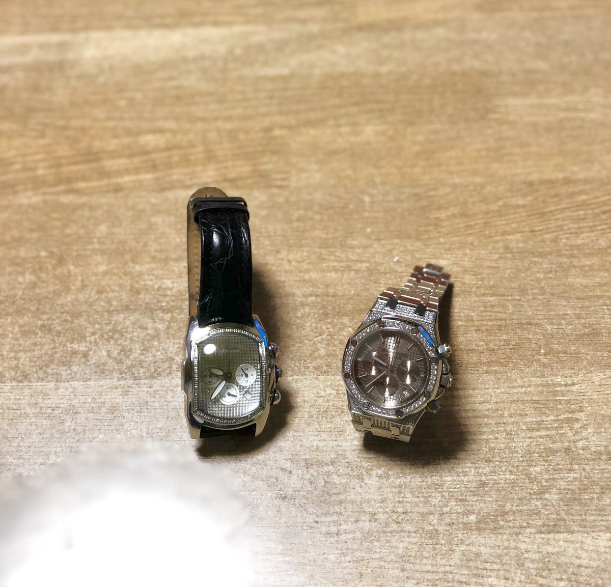 Blhite_RainMan's tweet photo. My Watch.
右=AUDEMARSPIGUET
左=JOE RODEO
両方ともダイヤモンド、勿論ピゲの方が個数も何もかも上。
ただ、どちらも思い入れがある宝物。
#LCP #mpp #jewelry #diamond
#audemarspiguet #joerodeo #Watch #腕時計 https://t.co/XXXDbyqWsR