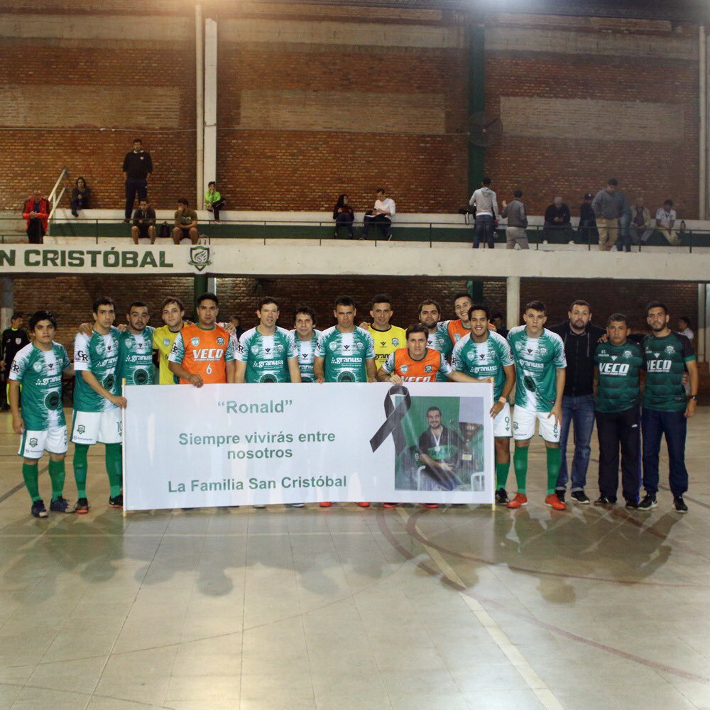 sancristobal_py's tweet photo. 📸 Imágenes de la Fecha 5 - Futsal Fifa 2019 - Primera División disputada en la noche de ayer en el Polideportivo San Cristóbal.

⚽️ San Cristóbal (2) - (3) Colo Colo

#ClubSanCristóbal #TodoVerde 🇳🇬 https://t.co/XXQSn4nZSI