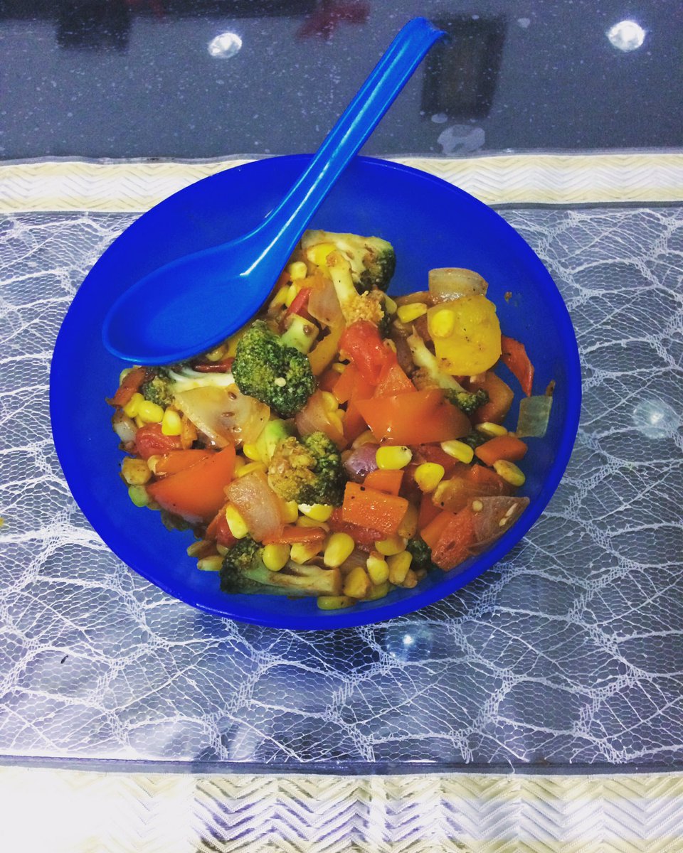 weekend_chapter's tweet photo. Do you wanna taste my supper ??😋 it’s so so tasty 😋 can’t wait to finish at one go 😜
.
.
#eveningsnack #supper #healthyfood #healthysnacks #healthylifestyle #lifestyleguide #foodforlife #tastyfood #yummyfood😋 #madebyme #lifestylegoals #greenveggies #veggie #veggiebowl https://t.co/c3icfQdp34