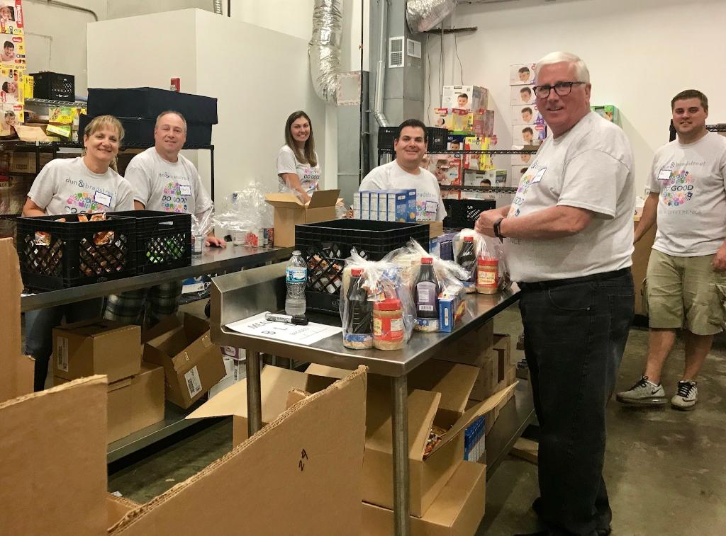 DunBradstreet's tweet photo. #TeamDNB in Naperville packed 595 child nutrition meal bags for @loaves_fishes.
240 lunches and 355 dinners! Way to go, team! #DNBDoGood https://t.co/UlKfGts6HX