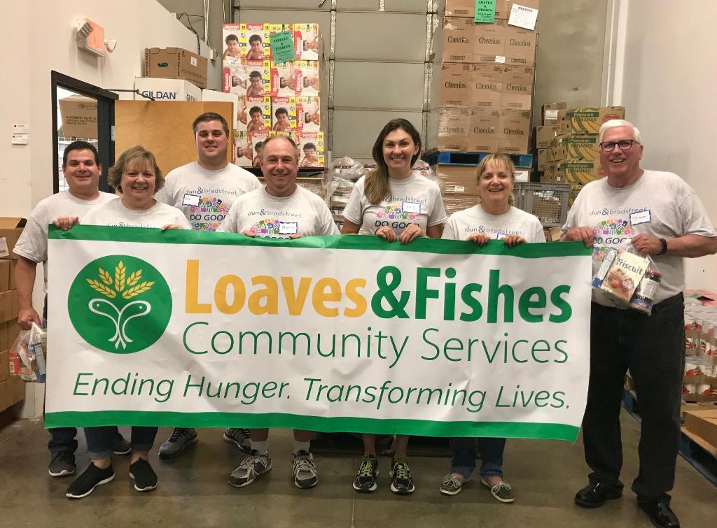 DunBradstreet's tweet photo. #TeamDNB in Naperville packed 595 child nutrition meal bags for @loaves_fishes.
240 lunches and 355 dinners! Way to go, team! #DNBDoGood https://t.co/UlKfGts6HX