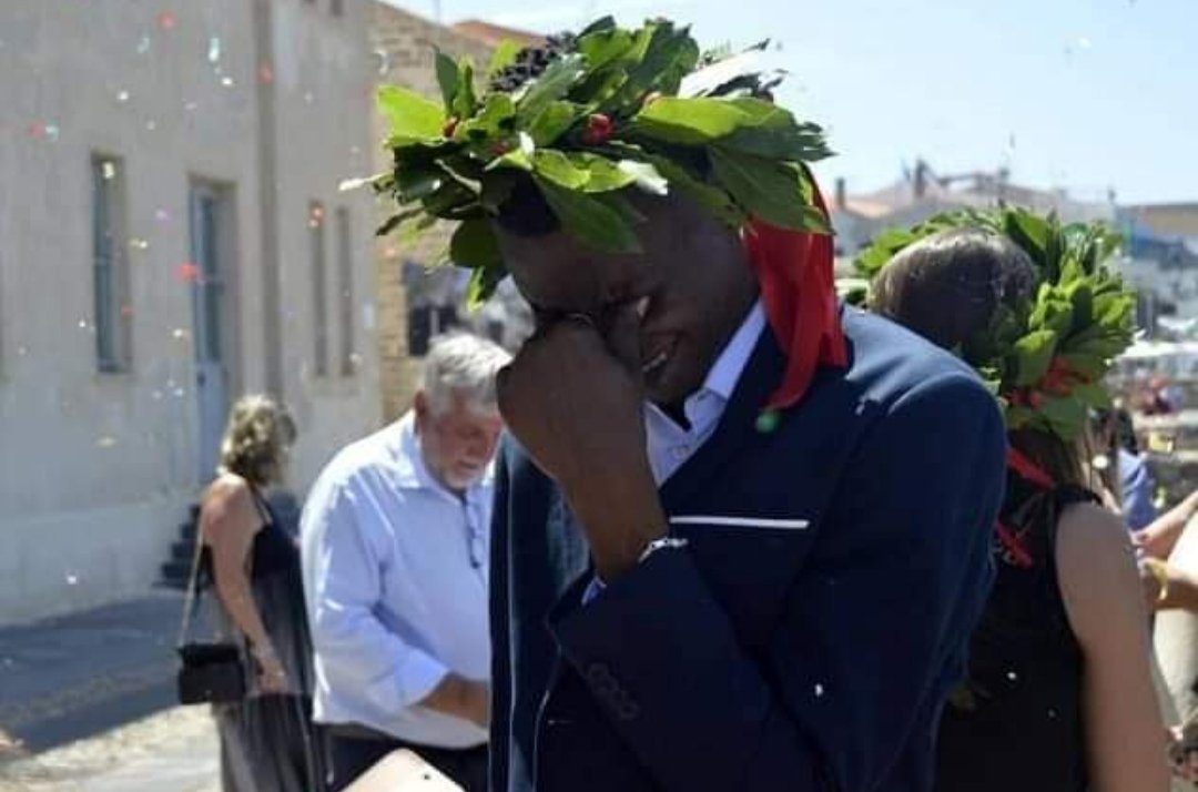 MichelaMeloni1's tweet photo. Bouba si è laureato...ce l'ha fatta! 

E oggi Alghero e tutta la Sardegna sono ancora più belle. 

Perché la forza di un ragazzo fuggito dal Mali, la sua determinazione, il coraggio di chi non si arrende, sono la testimonianza più bella di un mondo diverso e possibile. 

M.Piras https://t.co/Pjb0yDsMns