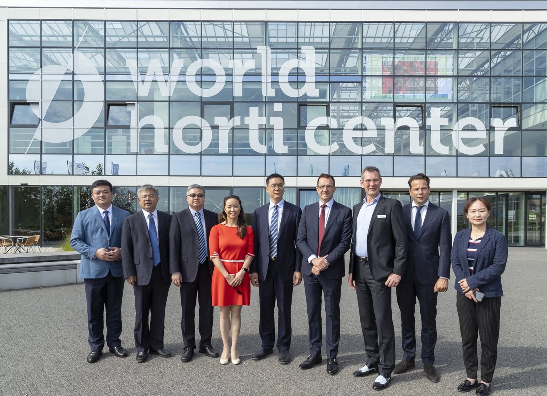 NIEUWS: Westland start samenwerking met dé Chinese agri-stad Yangling. 

Burgemeester @BoukeArends tekende met Li Jiuhong, Deputy director of the Yangling Agro High Tech Zone, een Letter of Intent. #Westland #Glastuinbouw

bit.ly/30FRrxZ