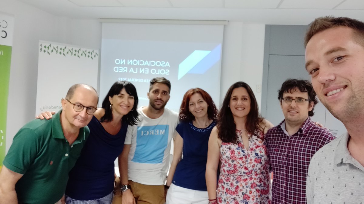 NoSoloEnLaRed's tweet photo. ¡¡Cierre de Asamblea General!!👌

Content@s con todo lo conseguido esta temporada💪💪 e ilusionad@s con los retos para la próxima temporada 2019-2020😎👏 

#eventos #networking #emprendedores  #emprendimiento #Castellon #innovacion #emprender https://t.co/CnuPxgok5j