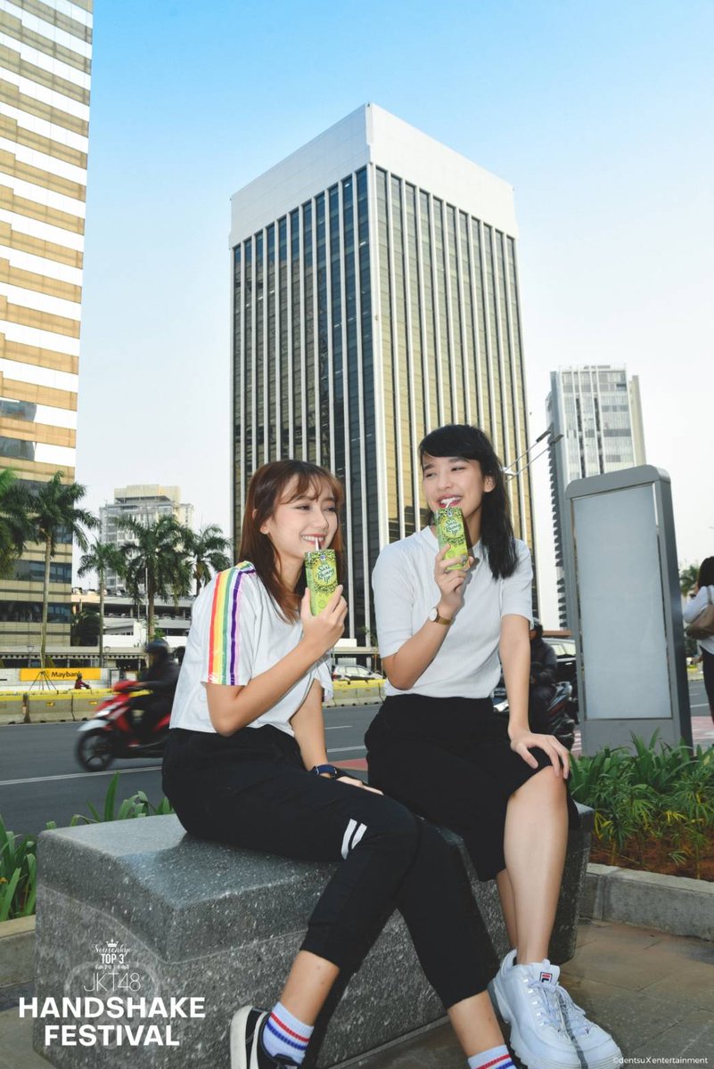 Aku suka bawa Ultra Sari Kacang Ijo ke mana-mana. Praktis &amp; bernutrisi untuk bekal energi. Rasanya enak, terbuat dari biji kacang ijo pilihan, gula merah &amp; jahe asli. Besok jam 16.30 ada keseruan JKT48 member dengan Ultra Sari Kacang Ijo. See you!
<a href="/SariKacangIjoUJ/">Sari Kacang Ijo UJ</a>  #IjoLovers