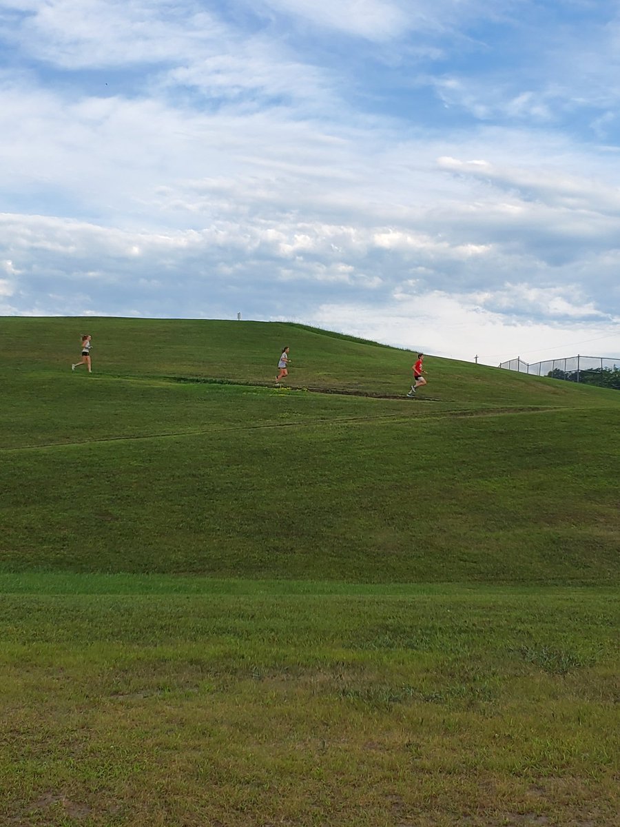 Today the team ran some hills for breakfast. Hills like these develop muscular strength and endurance. Not only that but it builds teamwork and trust. The team destroyed them and everyone looks so smooth and fast! #HillOfAWorkout #StrongerAndFaster #BeatTheHeat #ApolloCC