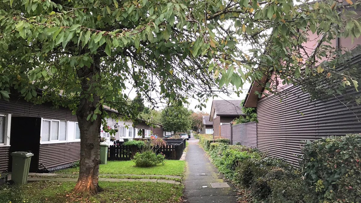 40 years after building his last social housing in Milton Keynes, Norman Foster wants to build social housing again. So... "What could Foster bring to social housing today?" asks @owenhatherley – dezeen.com/2019/07/19/nor… (via <a href="/dezeen/">Dezeen</a>)