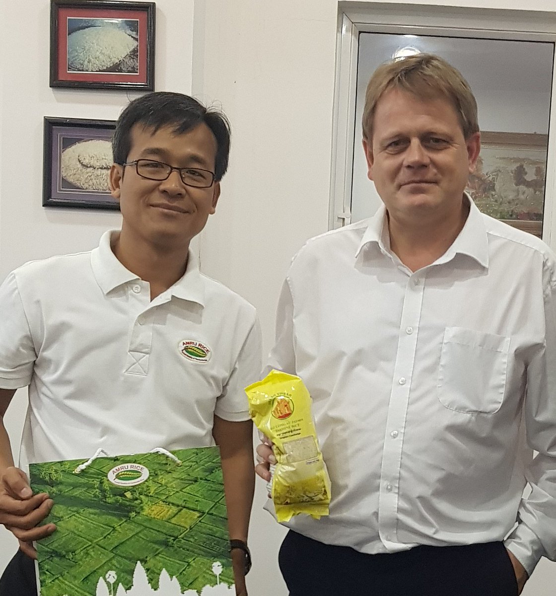 DWteVelde's tweet photo. Excellent to hear from AMRU's CEO @SongSaran how digital technologies are helping Cambodia's rice value chains, incl. through "BlocRice".
But as donors support Cambodia's agr sector, the EU's protectionist's safeguard trade tariffs on rice go against this!
#policyincoherence https://t.co/1bAx2elrbz