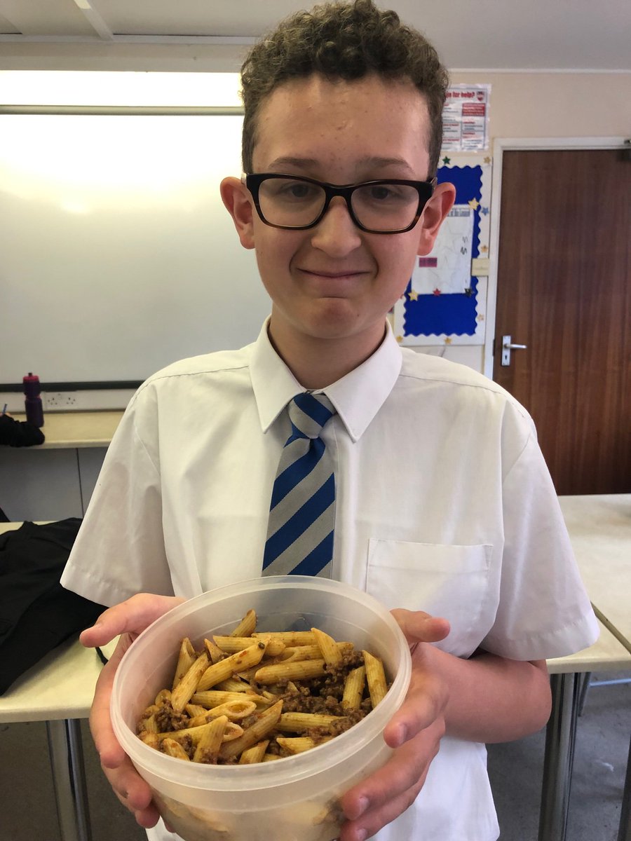 DaubeneyLS's tweet photo. Summer treats perfect for a bbq or picnic today in Lifeskills. Nutritious and delicious 😋 🍇🍓🍎🍲🥗 #lifeskills #healthychoices #fruity #pasta #deepenyourlearning https://t.co/Njgmaie2xR