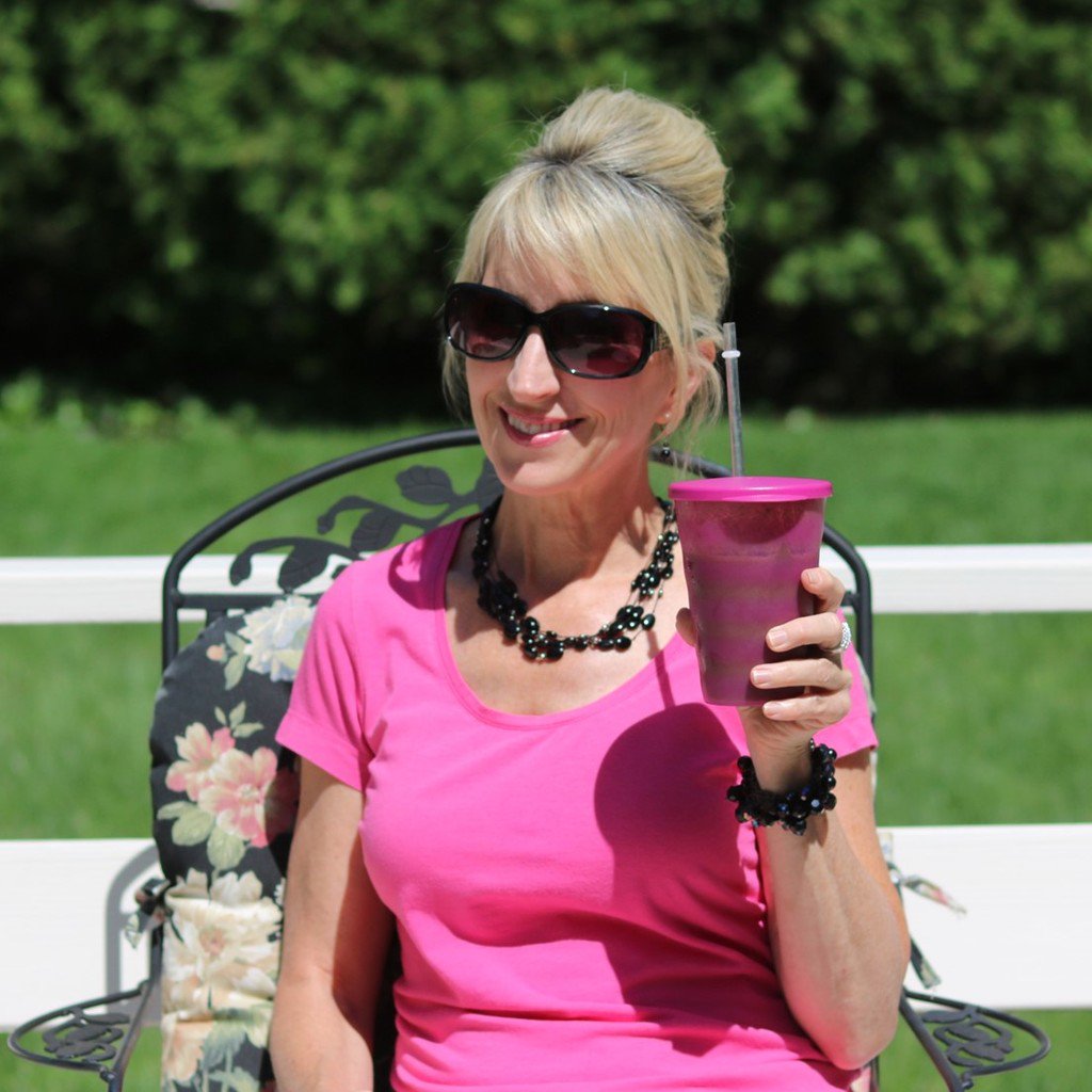 GloryB_TV's tweet photo. Try a smoothie this week and sip on it all morning! 🍹 🍎🍊🍐🥝
Water, spinach, apple, orange, frozen banana.
#bestager #beautyhasnoage #disruptingaging #redefiningage #over50diet #over50health #smoothies #drinkyourgreens #healthybreakfast #healthysnack #healthydrink https://t.co/BIJWmxb6Bm