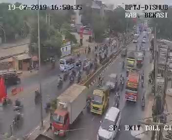 KabbekasiAtcs's tweet photo. 16.59 WIB saat ini simpang exit Tol Cibitung menuju Bekasi maupun Cibitung serta menuju GT Cibitung terpantau ramai lancar sore ini https://t.co/WA7BQLzklp