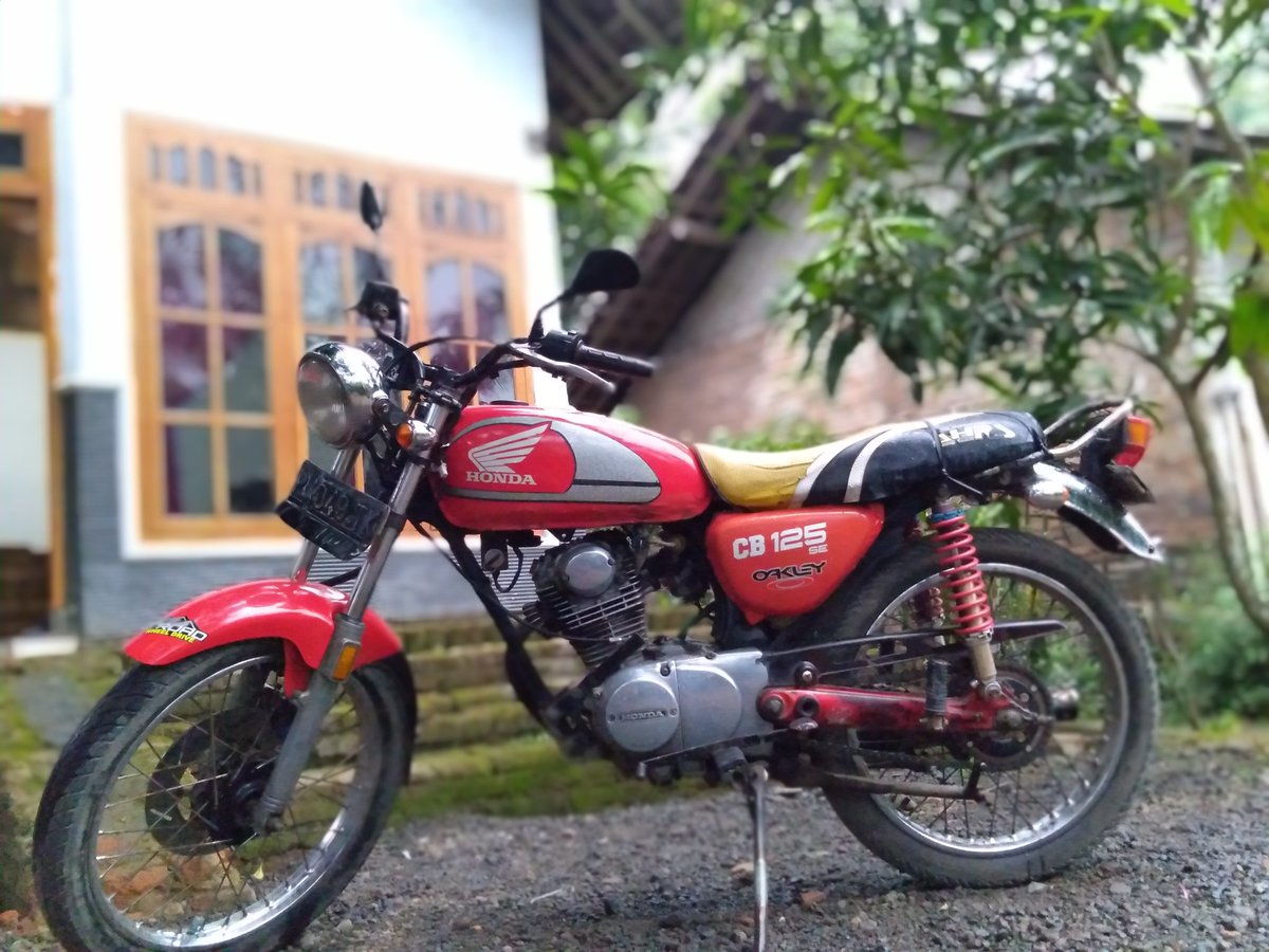 nurlailatus_sh's tweet photo. Sepeda perjuangan si babe,, #CBR250RR #cb150 #MotoGP #MotorDilan #Dilan1990 https://t.co/rm28q4ZNxb