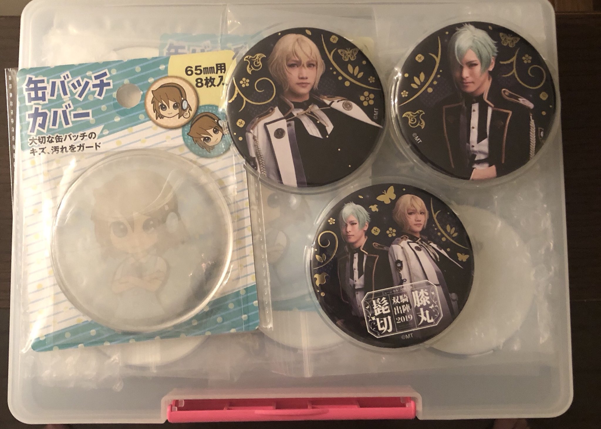 充稀 刀ミュの缶バッチを保護しようと思ったら カバーは65mmだった 地元のセリアいきなりオタクに優しいアイテム大量入荷しててびっくり ペンライトとペンライトシールまでおいてあるし うちわも種類めっちゃあった T Co Wkbeko7d4k Twitter