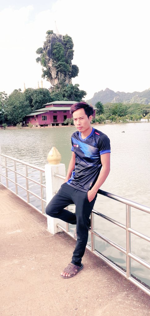 khs_min's tweet photo. ဘားအံ ေက်ာက္ကလပ္ ဘုရားသြားဖူးတယ္ အလုပ္ထဲကအဖြဲ႕လိုက္ https://t.co/fEeTHqLee3