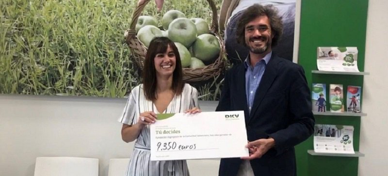 capacesnews's tweet photo. #RSE @DKVSeguros dona 9.350 euros a la Federación #Aspropace por un proyecto de promoción de la salud. @cdevalor https://t.co/hpC8DeK9Za https://t.co/8yeYk9EpYK