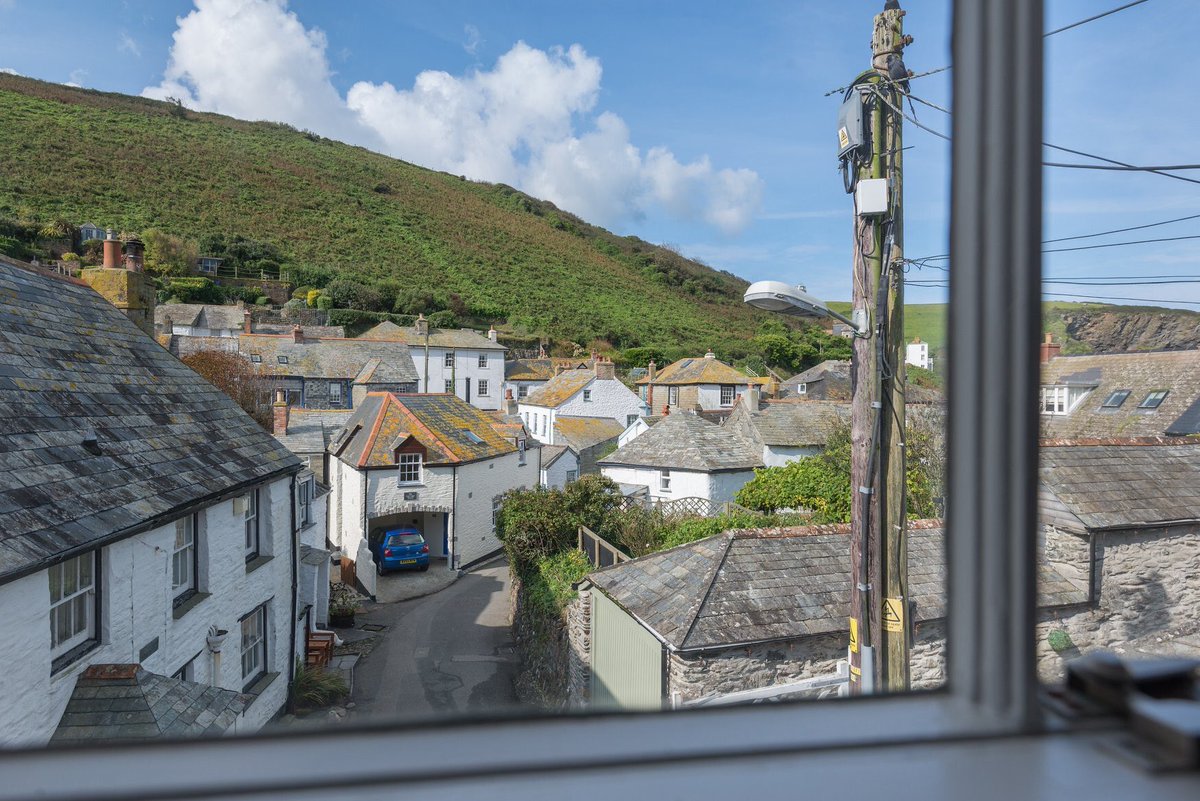 JohnBrayCornishHolidays tweet media