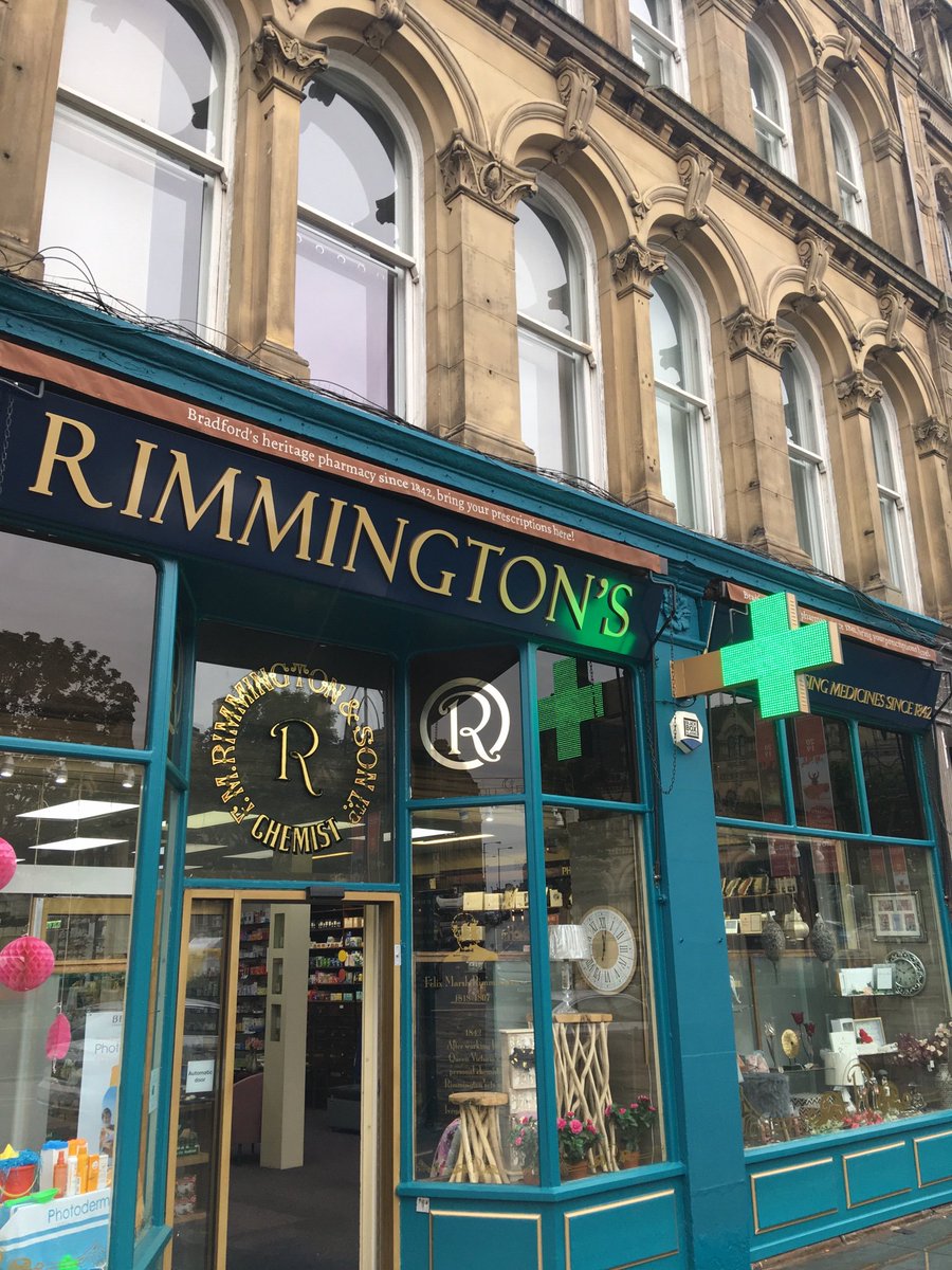 The stage is set for Bradford’s latest blue plaque unveiling (tomorrow morning from 10am) – Join us at Rimmington’s on Bridge Street as we celebrate another great Bradfordian. 🔵🐗