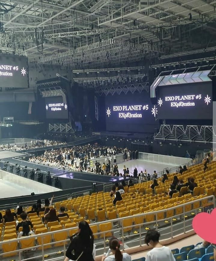 blackswan16_'s tweet photo. Good luck boys @weareoneEXO ❤️
#EXplOrationinSeoulday1

One day i'll be there🙏❤️
Sending our love from indonesia❤️ https://t.co/T8I6wVnYlj