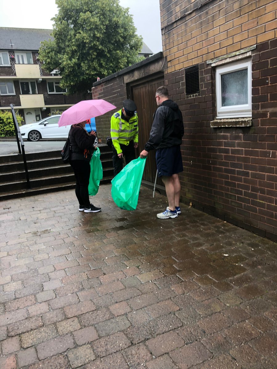 NewcastleBID's tweet photo. @NewcastleBID are out and about in the #BID area today with @Aspire_Housing @StaffsPolice and @NewsNBC for the Great Town Get Together!
#LitterPick #CleanUpDays #KeepOurTownTidy https://t.co/tzd2XifOy7