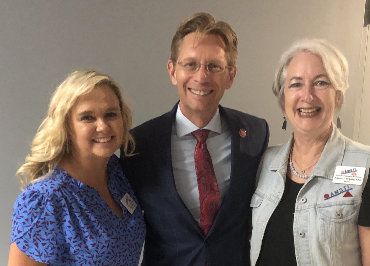 AMSTI_UM's tweet image. @AMSTI_UM and @AMSTIUAB had a great evening with state superintendent @egmackey. Excited about the future of education in Alabama under his leadership. #sipsnscience @blairr728 @BeckeStripling #AMSTIworks