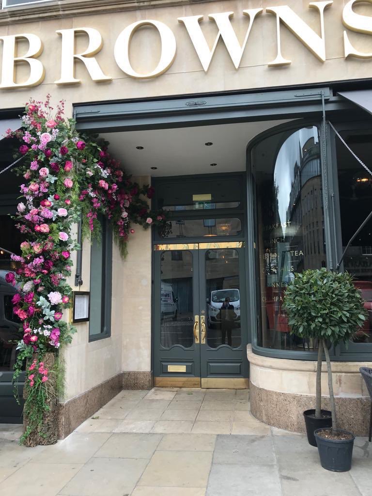 BrownsEdinburgh's tweet photo. These doors will be reopening at 5pm today and we cannot wait to welcome you. There is still time to book your table - https://t.co/yOJta9ULtd https://t.co/PGBKy1XUkv
