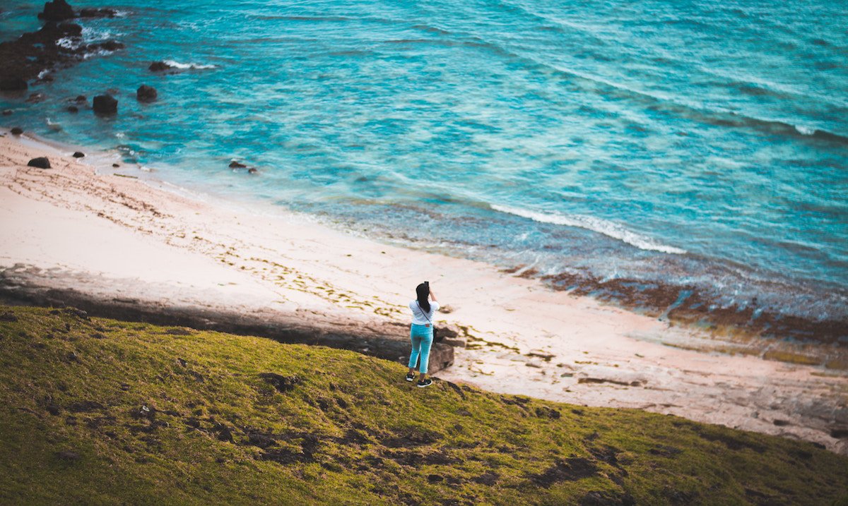 bthetravelbrand's tweet photo. Camina despacio y descubre un lugar mágico a cada paso. 👟👟 #QuotesB https://t.co/VFdFZfznTm