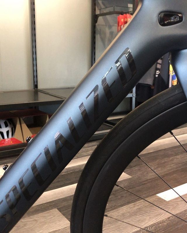 EmtbRob's tweet photo. Just checking out the new @iamspecialized Turbo Creo at Berkshire Cycles. Gonna take it out for a spin... not ridden a road in AGES but this one looks SO nice!
@berkshirecycleco #ebike #eroad #turbocreo #epowah #emtbforums @berkshireturbo https://t.co/SutX5qsp9q https://t.co/fkQU3nvOJ3