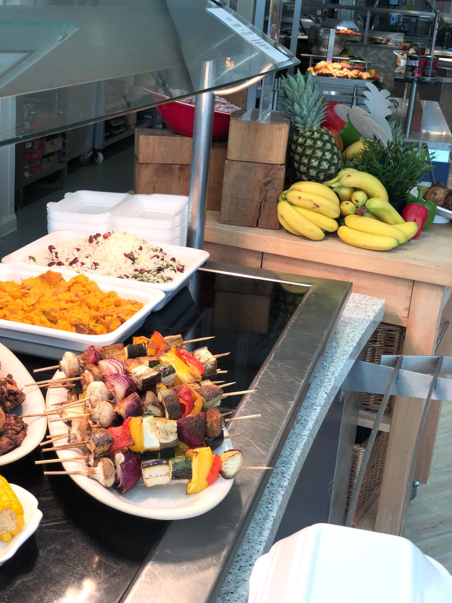 LStoreys's tweet image. Start the #weekend with some #Caribbean #jerkchicken #today #craigforth #stirling #WESTisBEST #chefslife #foodies #welovethisbusiness @georgegunn2303 @lynnywinny_lynn